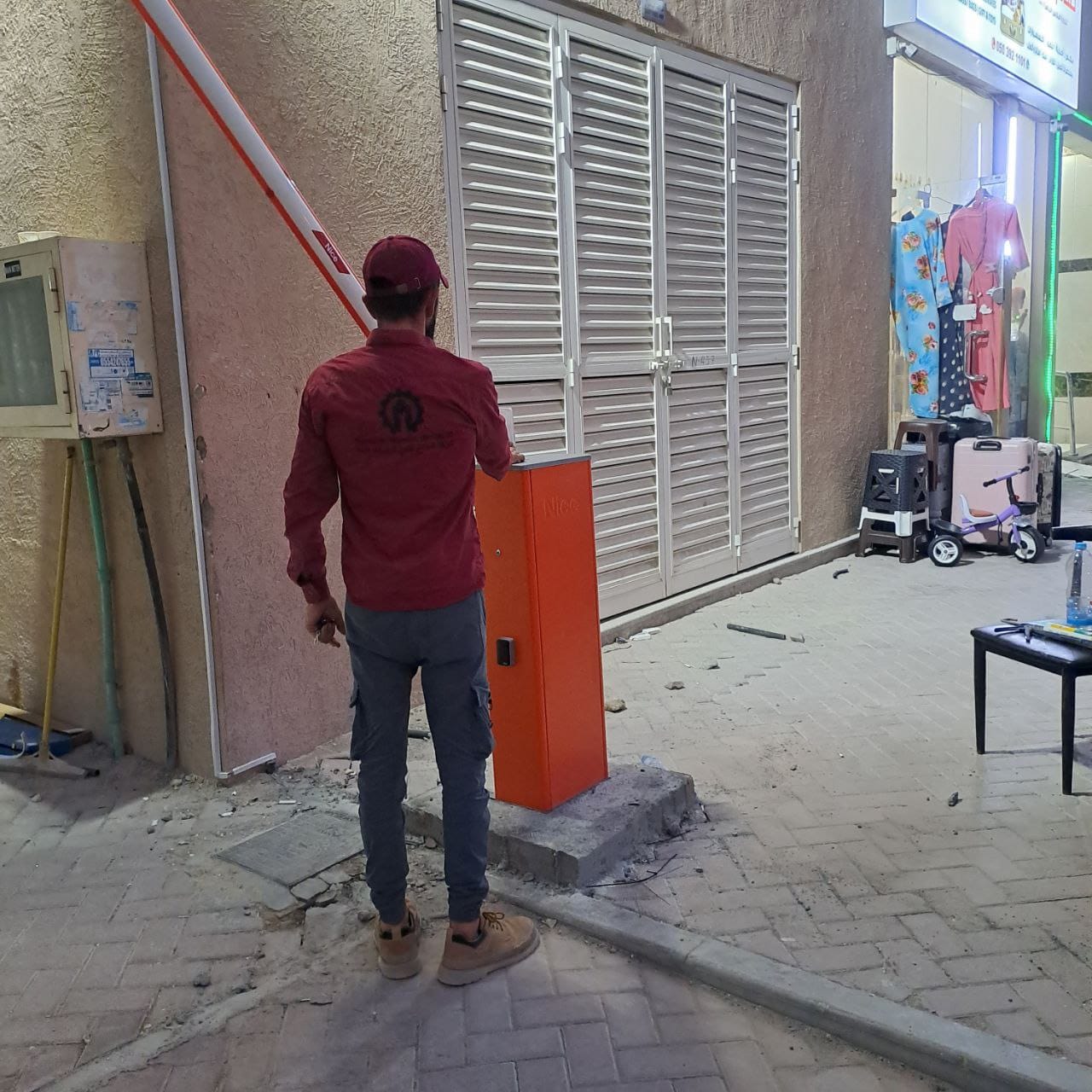 حواجز البوابات الأوتوماتيكي <i class='fa fa-long-arrow-left color'></i>